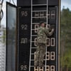 Літр бензину за 55 грн – уже реальність. Держава обмежила ціни на пальне, але 25% заправок проігнорували це. Чому так відбувається