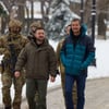 Известный британский телеведущий Бер Гриллз покажет военный Киев и разговор с Зеленским в шоу на Netflix