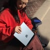 В іншому кольорі та з кращою камерою. Apple випустила нові моделі MacBook Air