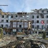Росія вдарила балістикою по готелю у Кривому Розі. Напередодні туди заселились волонтери (фото, відео)