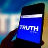 ИИ-стартап Perplexity создает поисковый сервис для Truth Social. Соцсеть Трампа может сама определять «надежность» источников для поиска