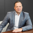 «Дай Боже не піти в мінус». UPG орендувала «приватівські» АЗС та цілить у топчетвірку за розміром мережі. Які плани? Інтервʼю власника Володимира Петренка