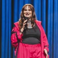 «Я говорю пошлые вещи, о которых многие думают». Алла Волкова – первая стендаперка, собравшая Дворец спорта. Как построена экономика ее успеха