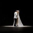 «Главная эмоция недели». Основательница бренда The Coat Екатерина Сильченко вышла замуж на собственном показе. Сколько стоила фешен-свадьба?