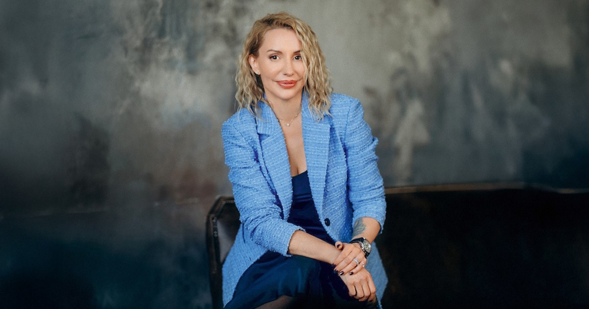 Ular qizil sochli kiyinishadi