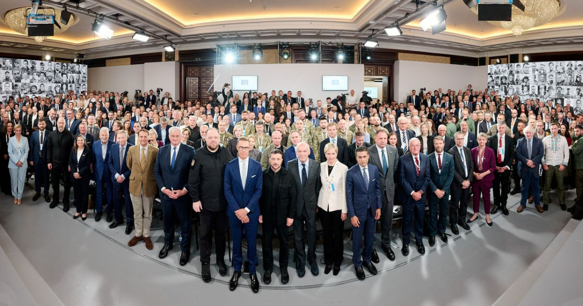 «Стратегія Трампа щодо Путіна провалилась». Як завершити війну? Forbes запитав про це у представників західних політичних еліт під час конференції YES