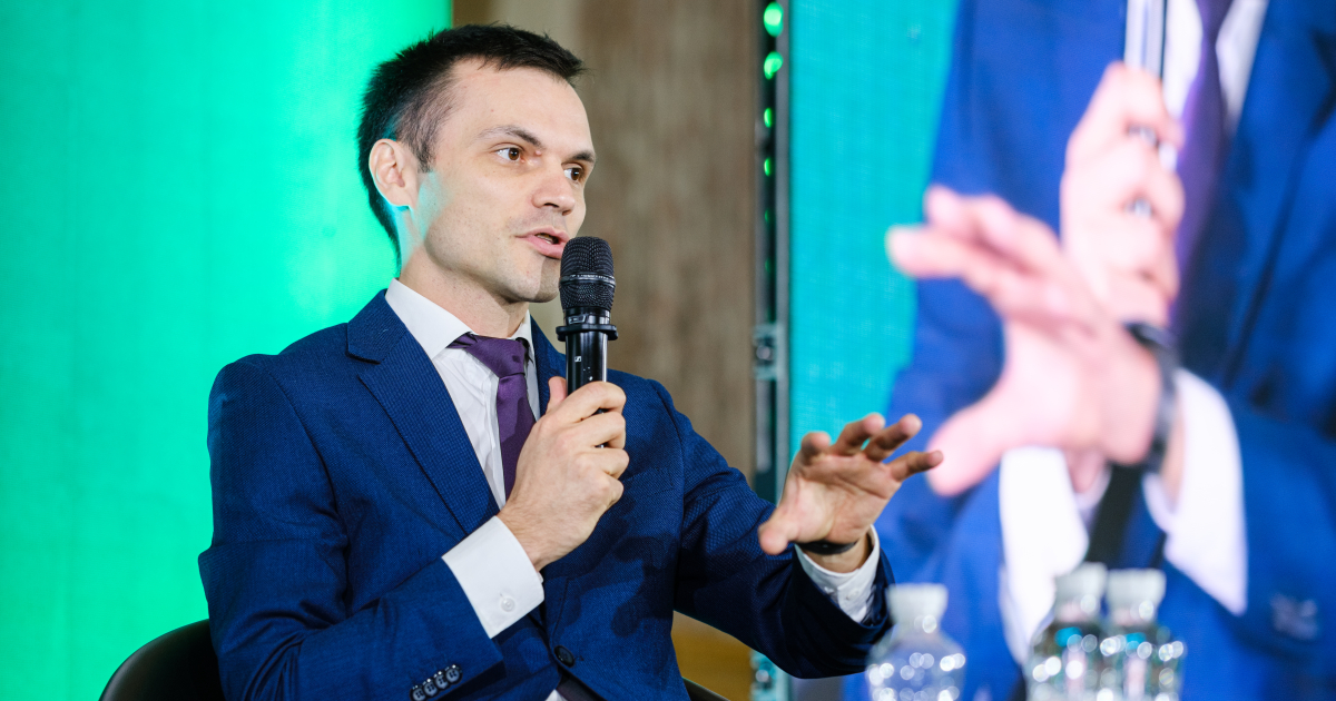 Нові методи лікування раку, евакуація поранених і пересадка органів. Над якими проривами працює МОЗ? Інтервʼю з керівником напряму інновацій Василем Стрілкою
