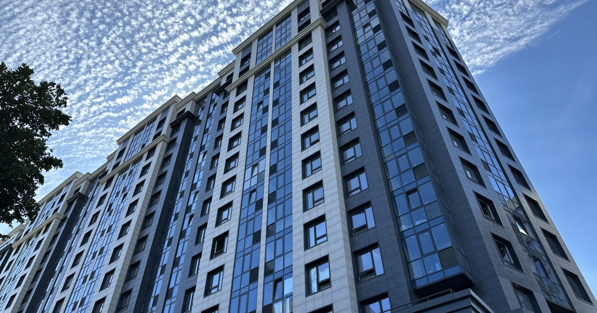 Відновлення без ілюзій. Продажі у новобудовах зросли, інвестори повертаються, дефіцит – штовхає ціни вгору. Що це означає для 2026-го?