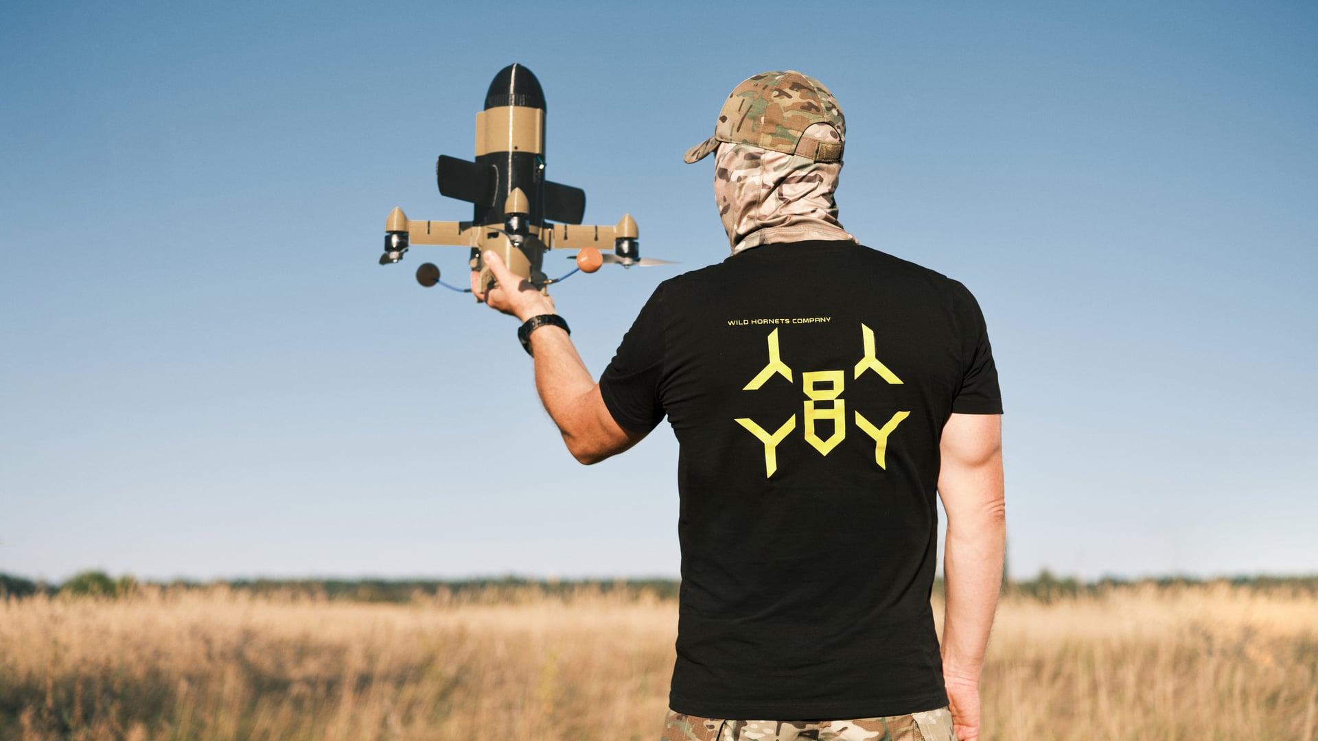 надала компанія «Дикі шершні»