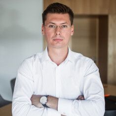 Дмитро Сєроухов