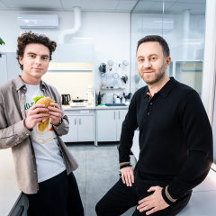 🎬 Котлета по-веганськи. Як батько і син розвивають бренд рослинної їжі Wanted Vegan. Випуск YouTube-проєкту Forbes NEXT /Артем Галкін для Forbes Ukraine