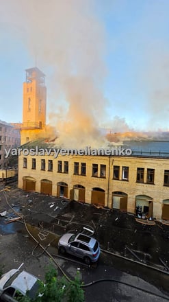 Київ пережив одну із найбільших атак за час війни: у столиці багато руйнувань, є загиблі (фото, відео) /Фото 17
