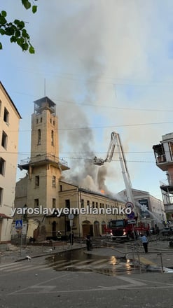 Київ пережив одну із найбільших атак за час війни: у столиці багато руйнувань, є загиблі (фото, відео) /Фото 16