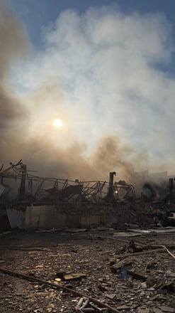 Російська атака знищила склад Moyo у Києві (фото) /Фото 3