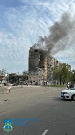 Росія обстріляла Кривий Ріг ракетами, є влучення у багатоповерховий будинок і жертви (Оновлюється) /Фото 16
