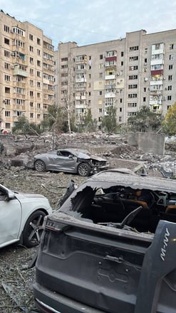 Росіяни масовано атакували Україну – влучання у житлові будинки в Прилуках і Кременчуці, є загиблі (фото, відео) /Фото 17