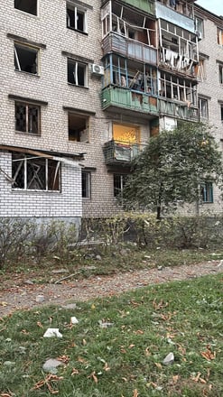 Росіяни масовано атакували Україну – влучання у житлові будинки в Прилуках і Кременчуці, є загиблі (фото, відео) /Фото 15