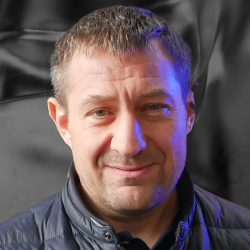 Олег Аверʼянов