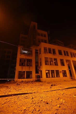Россия атаковала Харьков авиабомбами, повреждено здание Госпрома /Фото 2