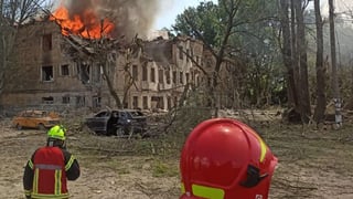 Росіяни завдали ракетного удару по поліклініці в Дніпрі: двоє загиблих, 23 постраждалих (фото, відео)