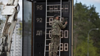Літр бензину за 55 грн – уже реальність. Держава обмежила ціни на пальне, але 25% заправок проігнорували це. Чому так відбувається