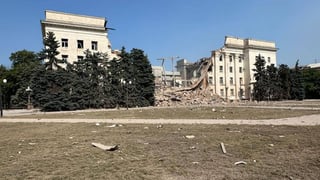 Росія авіабомбами знищила будівлю Херсонської ОВА (фото)