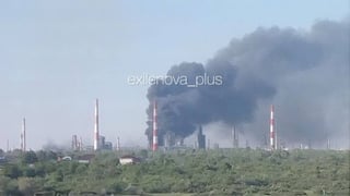 В России пылает Сызранский НПЗ. Украинские дроны второй раз атаковали объект «Роснефти» в Самарской области