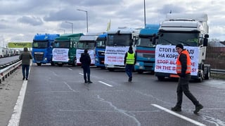 Украинские перевозчики начали акции протеста на трех пунктах пропуска в ответ на действия польских фермеров