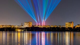 надано Expolight