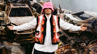 Попит на рожеві панами, як у соліста Kalush Orchestra, зріс на 65%. Як перемога на Євробаченні допомогла з продажами брендам і маркетплейсам
