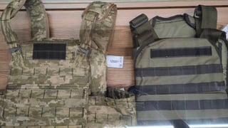 В «Эпицентре» продавали волонтерские бронежилеты. Компания говорит, что ее подставил поставщик. Что происходит и при чем здесь Бродский