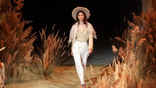 Ukrainian Fashion Week возвращается. Показы мод проедают бюджеты дизайнеров, а Instagram продает лучше. Зачем они тогда?
