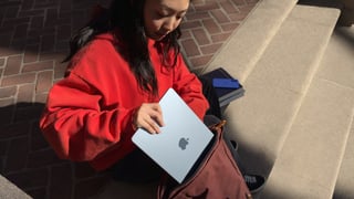 В другом цвете и с лучшей камерой. Apple выпустила новые модели MacBook Air