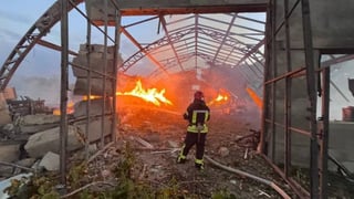 Росіяни знову атакували Одещину дронами. Є влучання у виробничі будівлі та склади (фото)