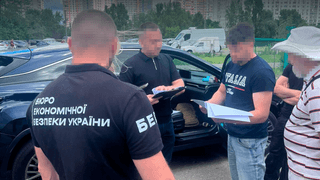 БЕБ заявило про виявлення схеми ухилення від податків при працевлаштуванні водіїв у глобальному сервісі таксі