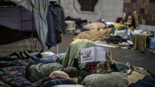 Бомбардировка Харькова парализовала книжную индустрию Украины. Но первые месяцы войны она продержалась благодаря «тысяче Зеленского». Что будет дальше
