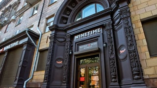 Російський ракетний удар знищив WINETIME в Запоріжжі. Як магазин виглядав і працював до цього