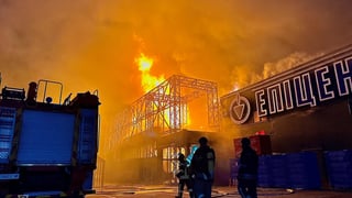 Росія вночі обстріляла Херсон, горів недіючий «Епіцентр» і житлові будинки (відео)