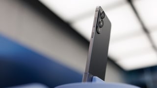 Samsung випускає найтонший смартфон у спробі випередити Apple (фото)