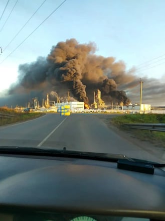 Українські дрони атакували два російські НПЗ і завод компонентів для ракет (фото) /Фото 1
