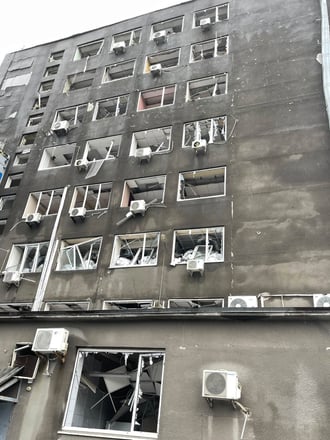 Росія зруйнувала головне виробництво та логістичний склад «ТК-Домашній текстиль» у Києві (фото) /Фото 7