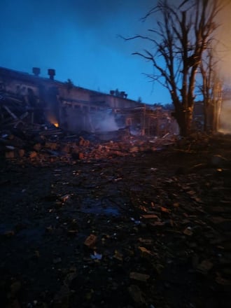 У Києві горіли головний собор лаври і кіностудія Довженка, є загиблі й багато руйнувань. Що відомо про російську атаку /Фото 9