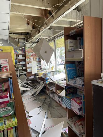 Внаслідок нічного обстрілу Києва постраждала книгарня видавництва «Ранок» (фото) /Фото 1