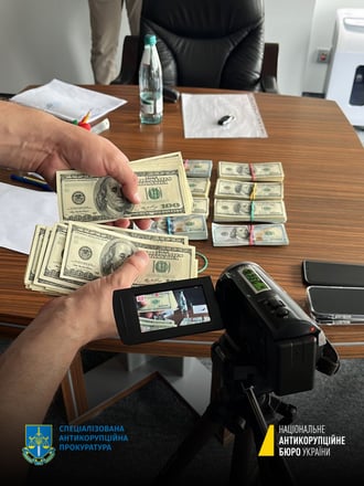 СБУ и НАБУ разоблачили нардепа на взятке в $85 000. Вероятно, речь идет об Анатолии Гунько (фото) /Фото 3