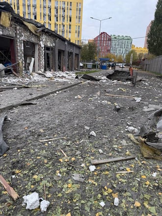 Російська ракетна атака пошкодила магазин Rozetka у Києві (фото) /Фото 2