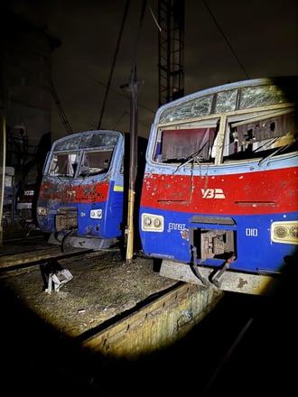 Росія знову б’є по залізничній інфраструктурі: в Полтаві уражені локомотивне депо й тягові підстанції (фото) /Фото 1