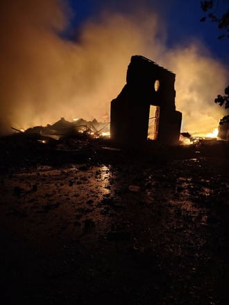 У Києві горіли головний собор лаври і кіностудія Довженка, є загиблі й багато руйнувань. Що відомо про російську атаку /Фото 8