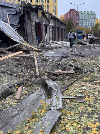 Російська ракетна атака пошкодила магазин Rozetka у Києві (фото) /Фото 3