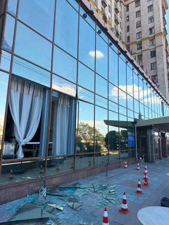 У Києві через російський обстріл постраждали готелі «Україна» та «Дніпро» (фото) /Фото 2