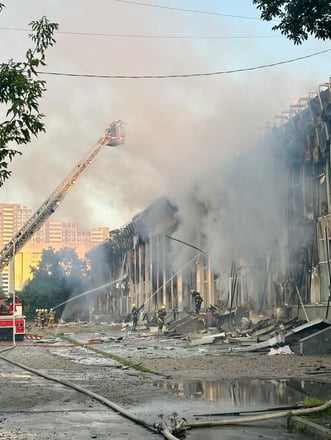 Россия во время атаки на Киев уничтожила офис сети «Сырное Королевство» (фото) /Фото 3